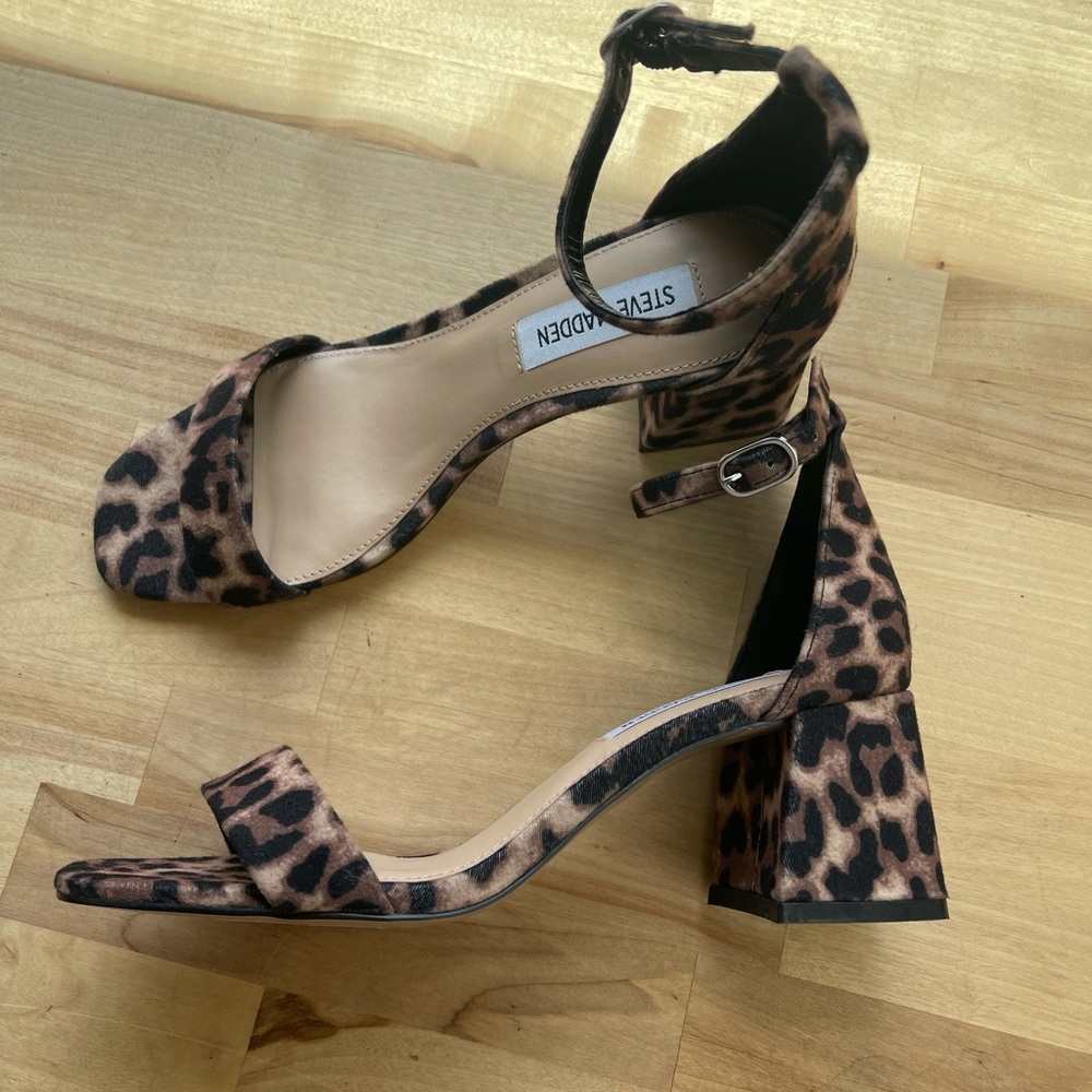 Steve Madden leopard print low heel sandal